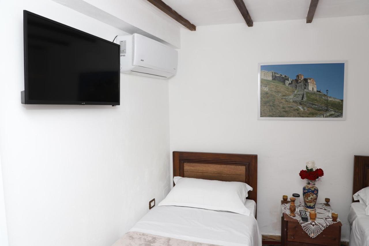Guest House Maria - Berat Castle Екстер'єр фото