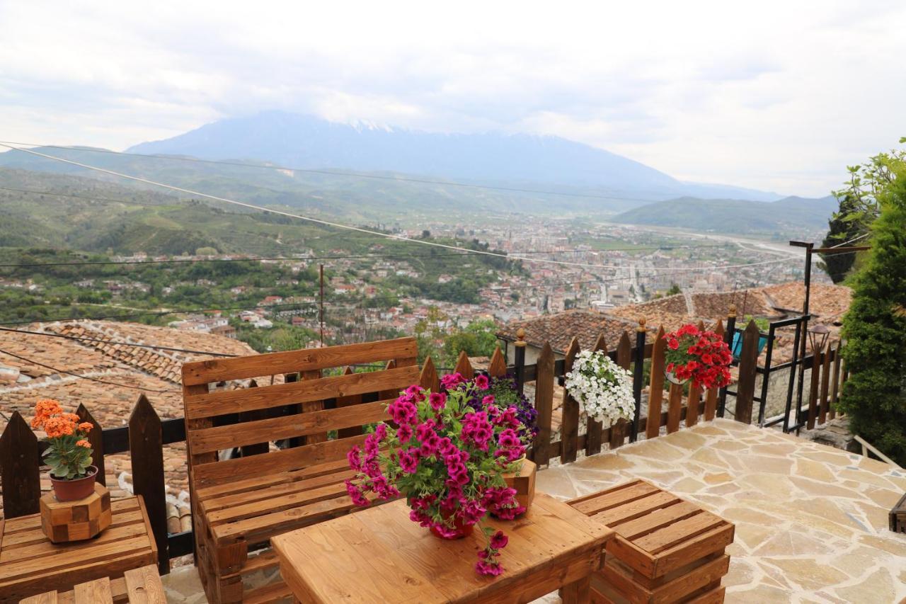 Guest House Maria - Berat Castle Екстер'єр фото