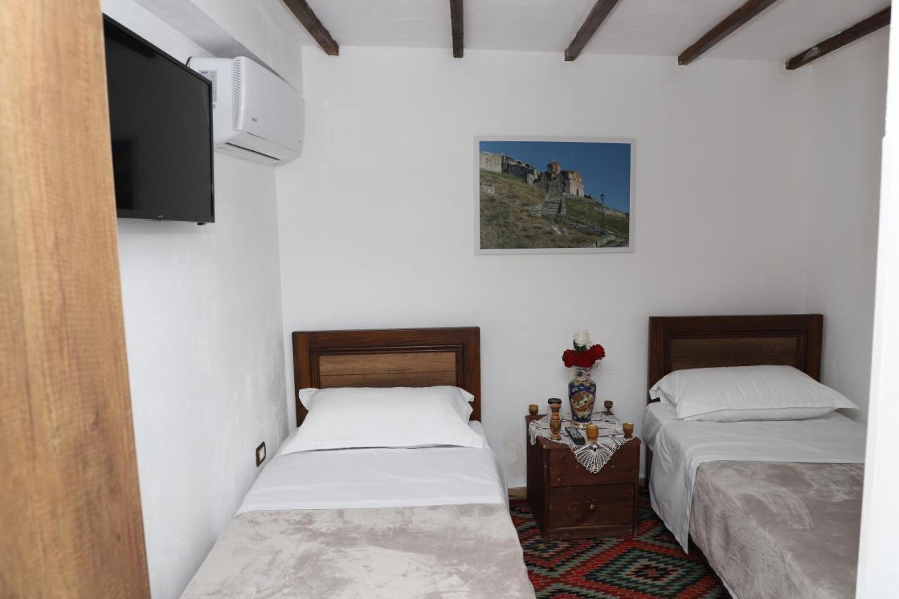 Guest House Maria - Berat Castle Екстер'єр фото