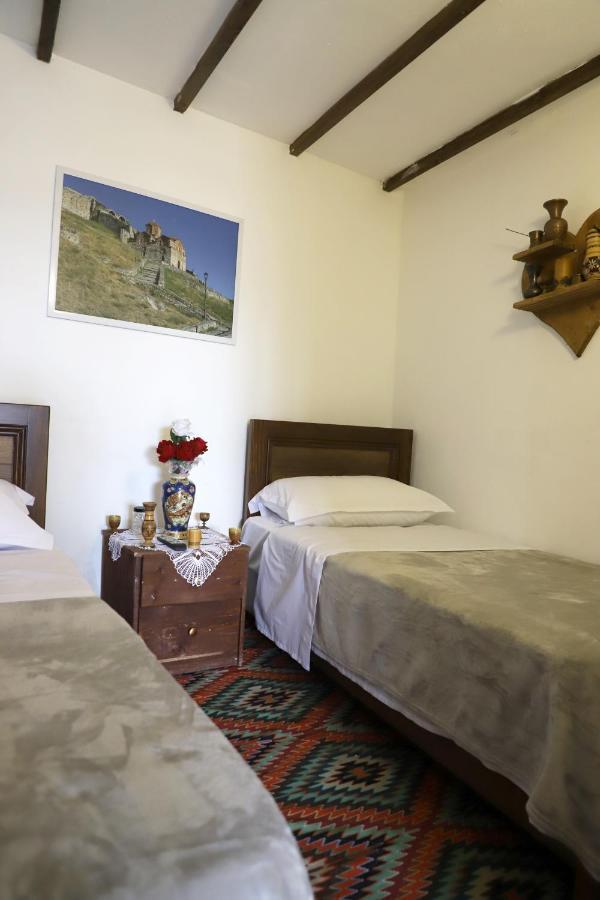 Guest House Maria - Berat Castle Екстер'єр фото