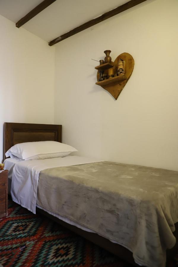 Guest House Maria - Berat Castle Екстер'єр фото