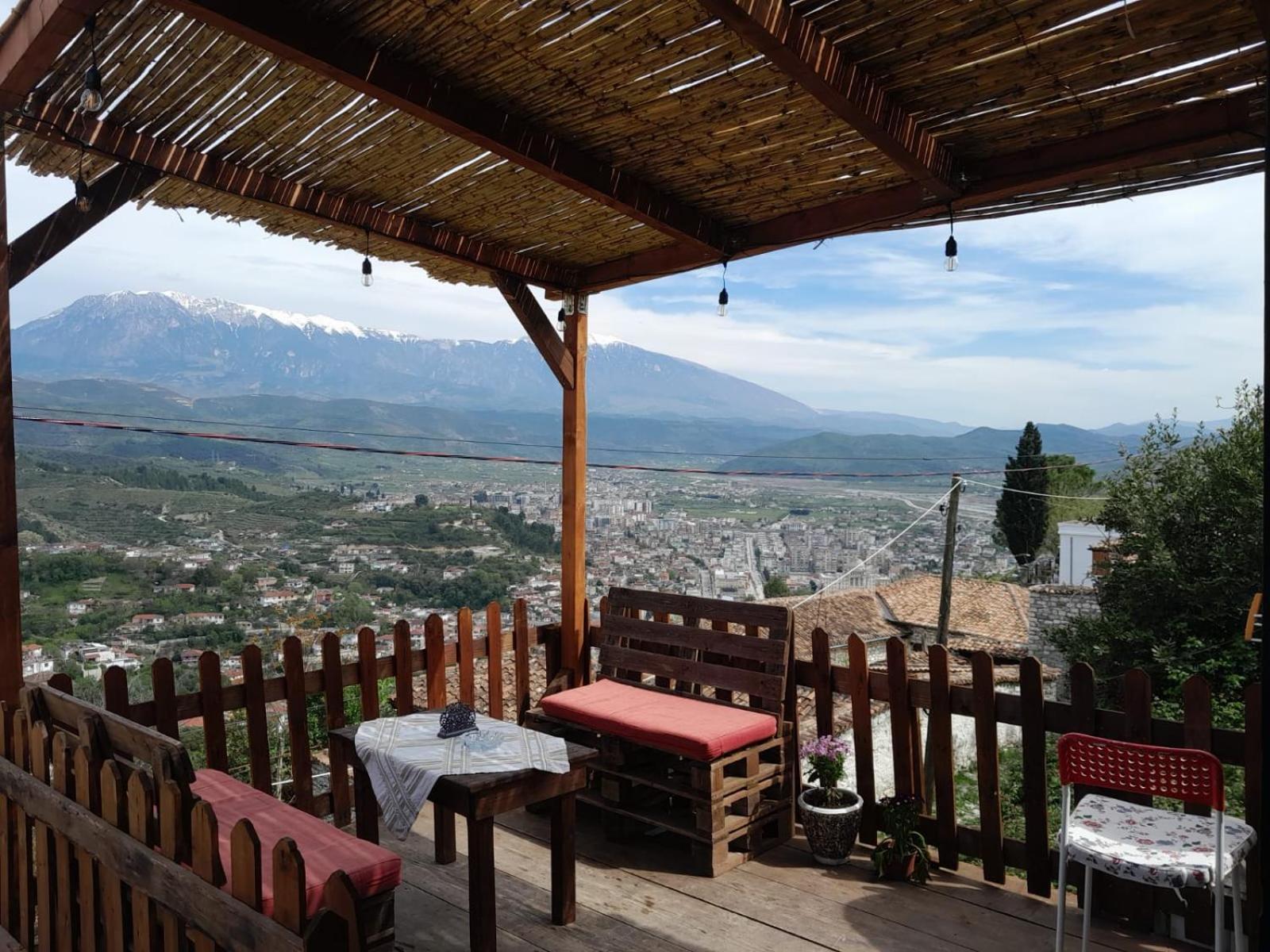 Guest House Maria - Berat Castle Екстер'єр фото