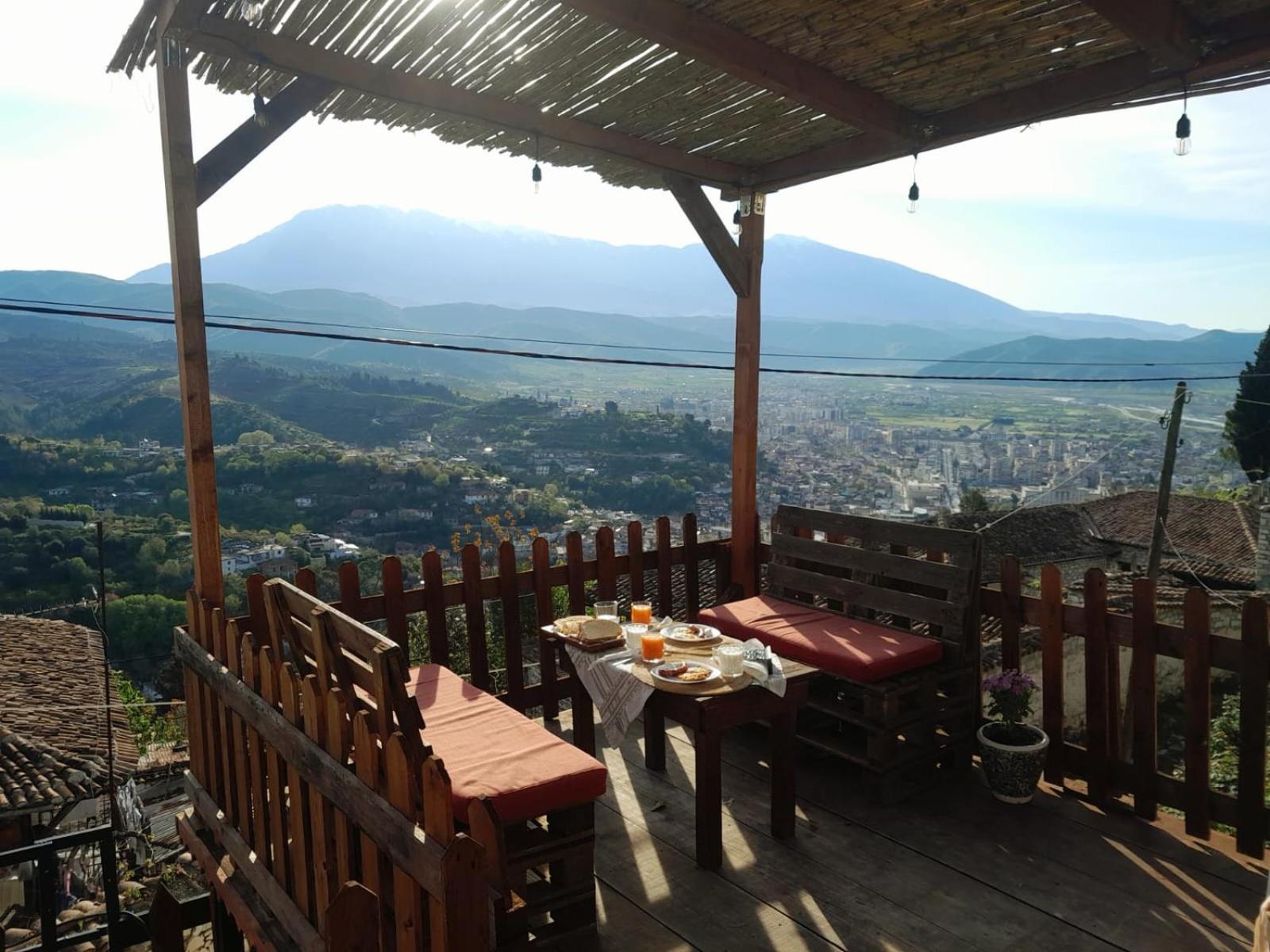 Guest House Maria - Berat Castle Екстер'єр фото